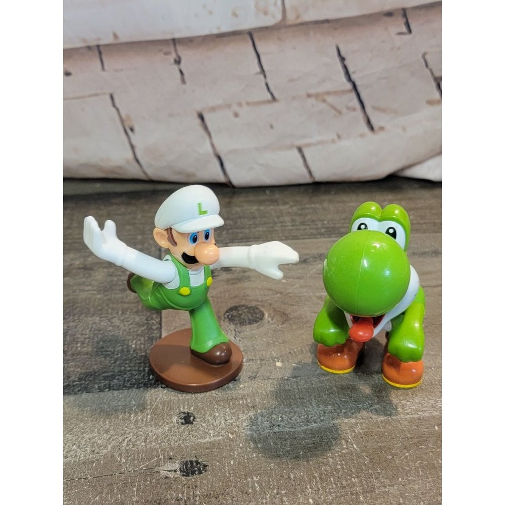 McDonald's Luigi Yoshi Mario Nintendo toy figure set 2017-2018
